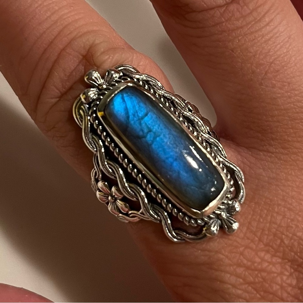 NWOT Hirajule Silver Scroll Labradorite Ring